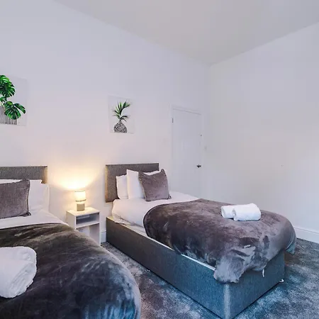 Сasa de vacaciones Large 4 Bed House Sleeps 8 By Host A Mánchester