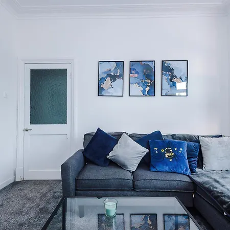 Large 4 Bed House Sleeps 8 By Host A *