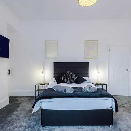 Large 4 Bed House Sleeps 8 By Host A Manchester