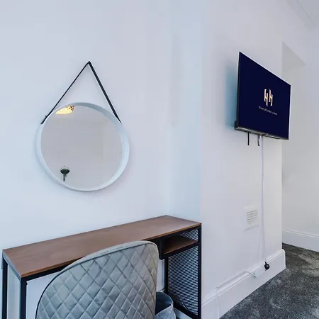 בית נופש Large 4 Bed House Sleeps 8 By Host A *