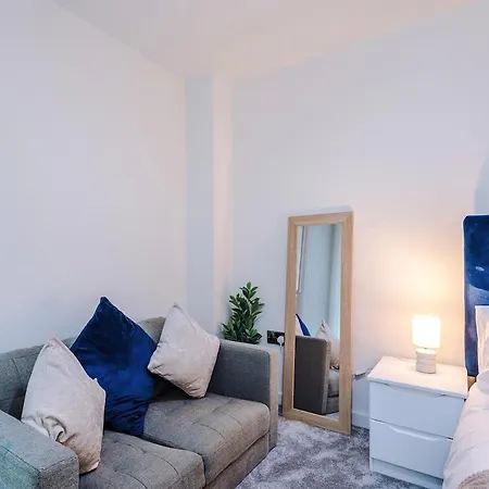 New Stylish Mcr Picadilly 2 Mins Away ! مانشستر