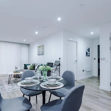 New Stylish Mcr Picadilly 2 Mins Away ! Apartment *