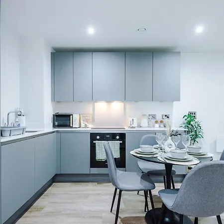 New Stylish Mcr Picadilly 2 Mins Away ! Manchester