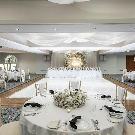 - - Oldham By Ihg ホテル 3*
