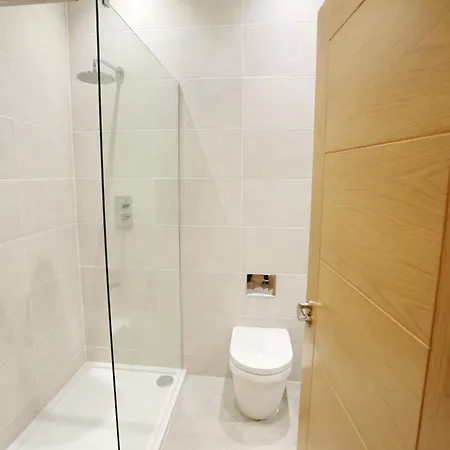 Pass The Keys Beautifully Restored 3 Bed Flat In Centre Apartment *