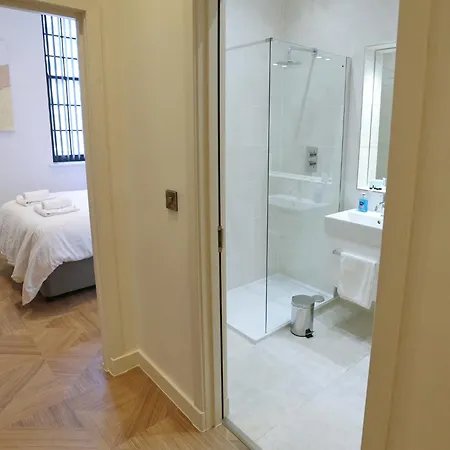 Pass The Keys Beautifully Restored 3 Bed Flat In Centre Apartment