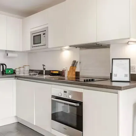 Luxury 1 Bedroom Apartment, Center With Balcony Manchester