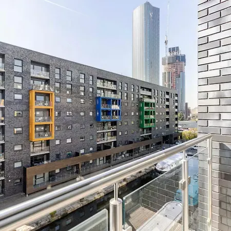 Luxury 1 Bedroom Apartment, Center With Balcony Manchester