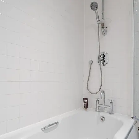 Lux Livin' - Luxury 2 Bed Centre Free Parking *