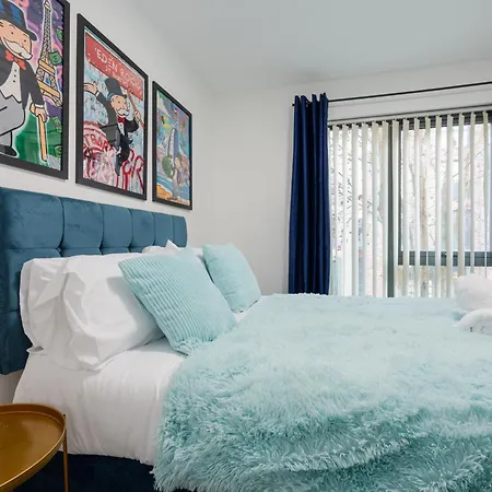 Lux Livin' - Luxury 2 Bed Centre Free Parking Apartment Manchester