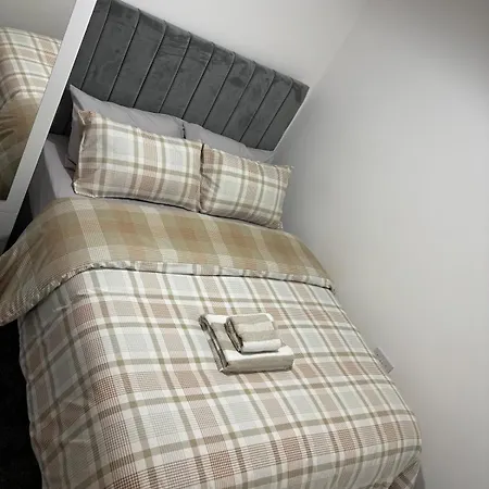 1 Bedroom Flat - Airport - 7 Mins To Man - Staycations & Business Stays! מנצ'סטר