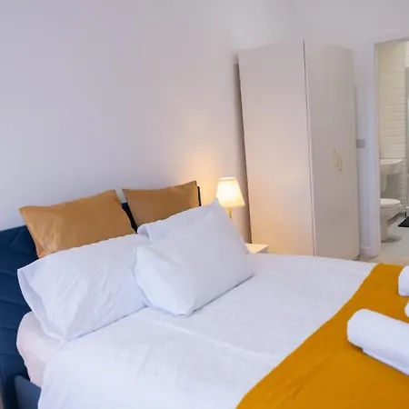 Hive Near Etihad Coop Live Apartamento *