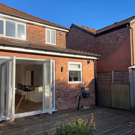 Spacious 3 Bed With Driveway