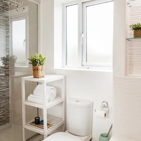 アパート Luxury Sleeps 9 With Hot Tub & Pool マンチェスター