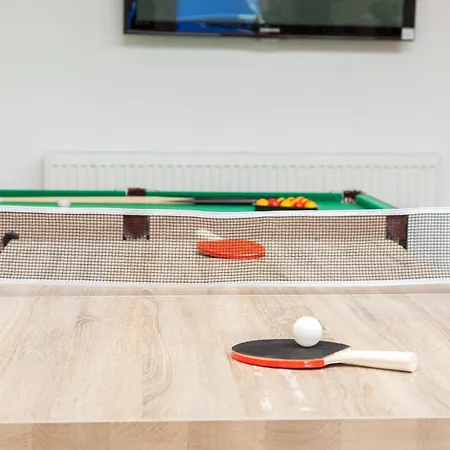 Luxury Sleeps 9 With Hot Tub & Pool マンチェスター