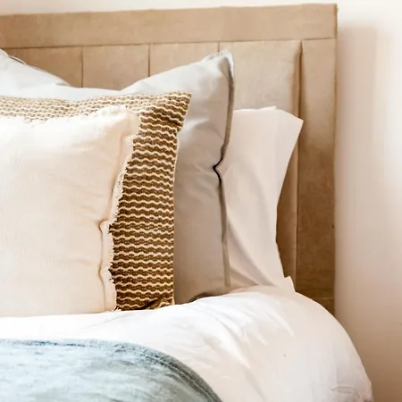 Luxury Sleeps 9 With Hot Tub & Pool マンチェスター