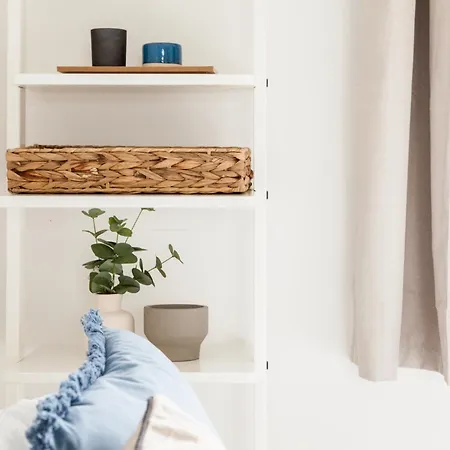 Luxury Sleeps 9 With Hot Tub & Pool