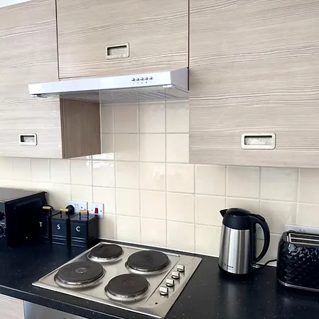 Modern And Cosy 1 Bedroom In The Heart Of In Trafford, Private Parking, Free Wi Fi, Self Check In And Late Check In Any Time Perfect Location Manchester