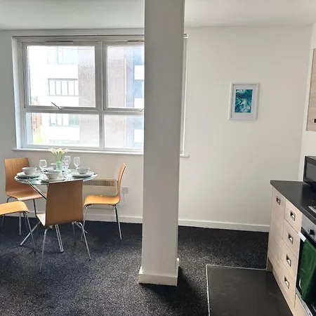 Modern And Cosy 1 Bedroom In The Heart Of In Trafford, Private Parking, Free Wi Fi, Self Check In And Late Check In Any Time Perfect Location Manchester
