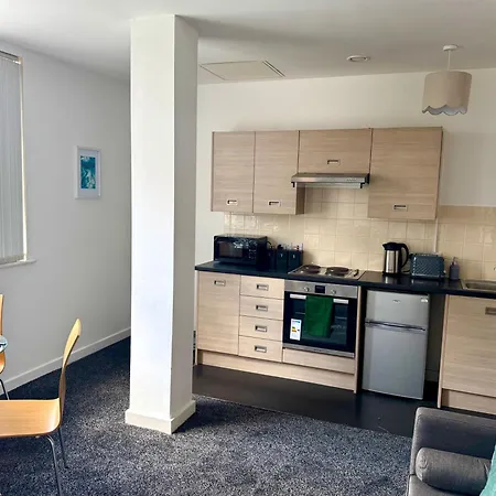Apartment Modern And Cosy 1 Bedroom In The Heart Of In Trafford, Private Parking, Free Wi Fi, Self Check In And Late Check In Any Time Perfect Location Manchester