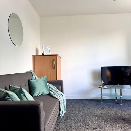 Apartment Modern And Cosy 1 Bedroom In The Heart Of In Trafford, Private Parking, Free Wi Fi, Self Check In And Late Check In Any Time Perfect Location Manchester