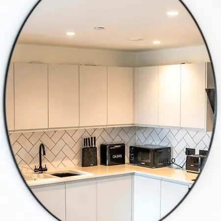 Modern And Sleek 2 Bed Flat In Apartament Manchester