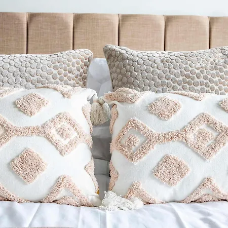 Apartament Modern And Sleek 2 Bed Flat In