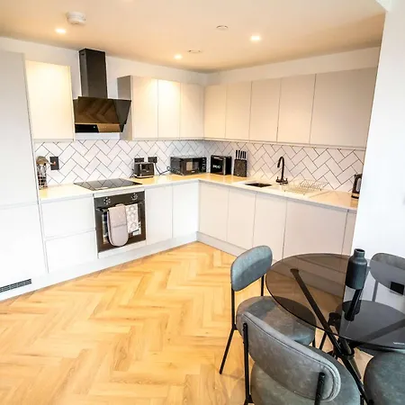 Modern And Sleek 2 Bed Flat In