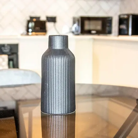 Modern And Sleek 2 Bed Flat In *