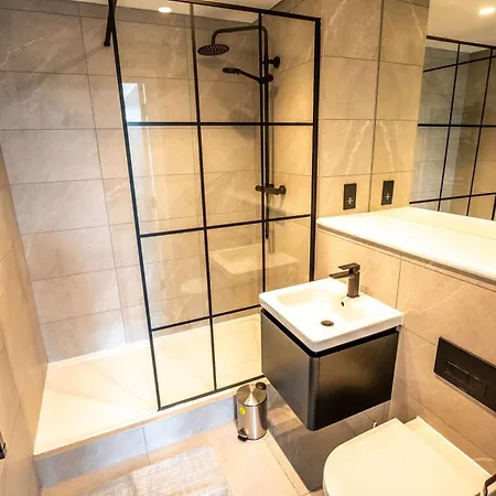 Modern And Sleek 2 Bed Flat In