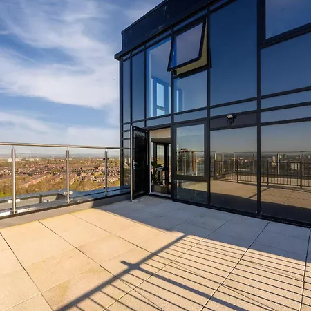 1 Bed Old Trafford Flat Rooftop Views