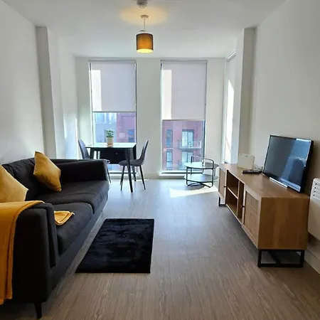 1 Bed-sleeps 2-private Balcony-10 Min Centre Apartment