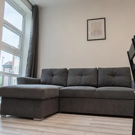 Apartment Stunning Modern 2 Bed Flat, With Parking, Near Town Manchester
