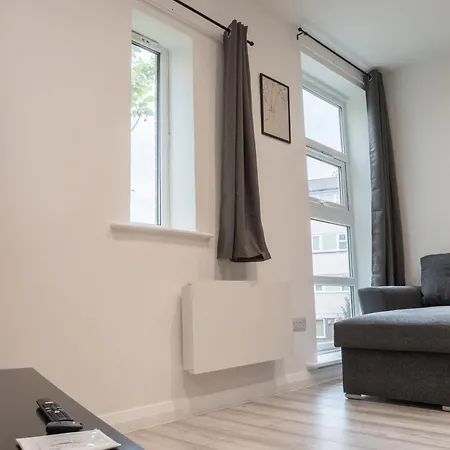 Stunning Modern 2 Bed Flat, With Parking, Near Town * Manchester