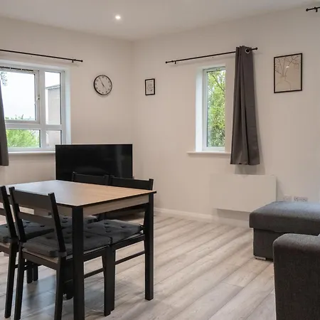 Stunning Modern 2 Bed Flat, With Parking, Near Town * Manchester