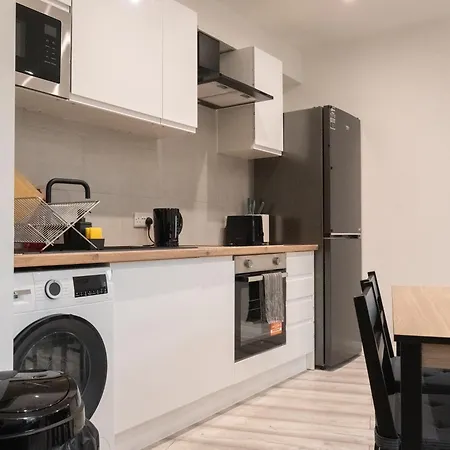 Apartment Stunning Modern 2 Bed Flat, With Parking, Near Town Manchester