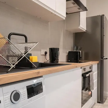 Apartment Stunning Modern 2 Bed Flat, With Parking, Near Town Manchester
