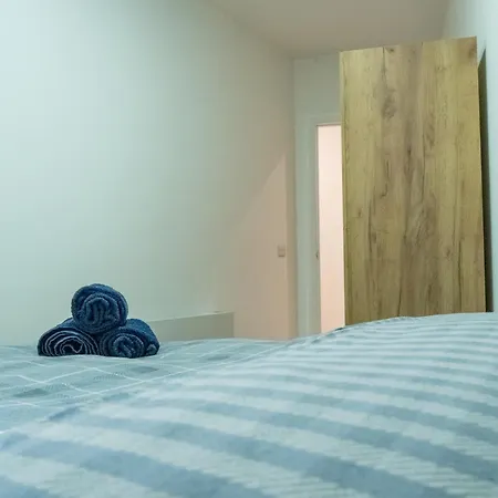 Stunning Modern 2 Bed Flat, With Parking, Near Town Apartamento
