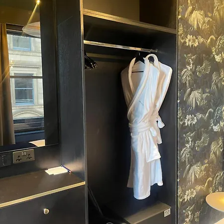Отель Forty Seven Manchester, Worldhotels Crafted 4*