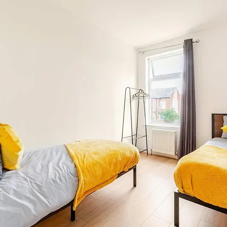 2 Min Walk Etihad Stadium & Coop Arena - 3br, Free Parking *