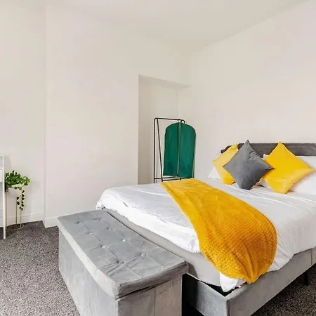 Apartment 2 Min Walk Etihad Stadium & Coop Arena - 3br, Free Parking *