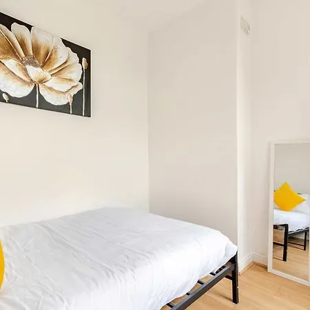 Apartment 2 Min Walk Etihad Stadium & Coop Arena - 3br, Free Parking Manchester