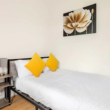 2 Min Walk Etihad Stadium & Coop Arena - 3br, Free Parking *