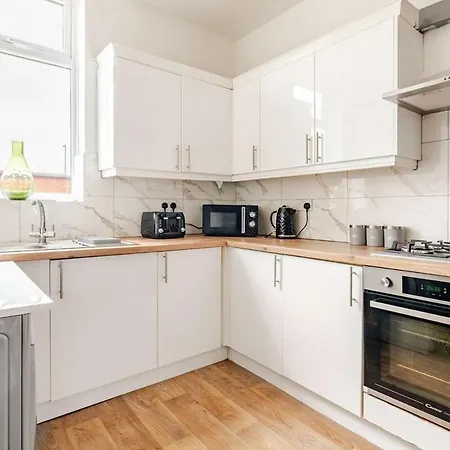 2 Min Walk Etihad Stadium & Coop Arena - 3br, Free Parking Apartman *