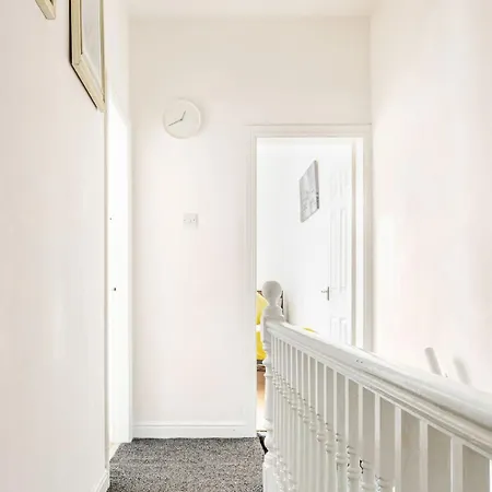 Apartment 2 Min Walk Etihad Stadium & Coop Arena - 3br, Free Parking *