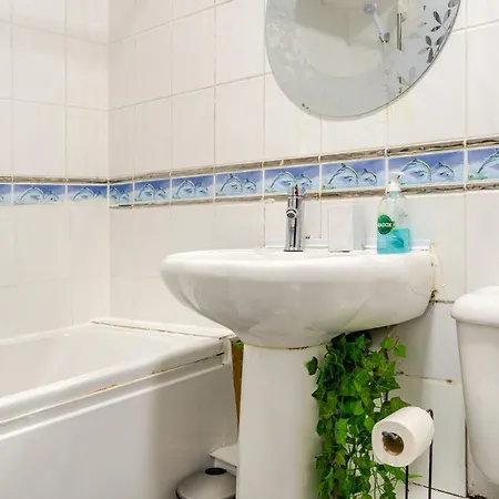 2 Min Walk Etihad Stadium & Coop Arena - 3br, Free Parking *