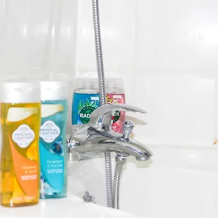 2 Min Walk Etihad Stadium & Coop Arena - 3br, Free Parking *