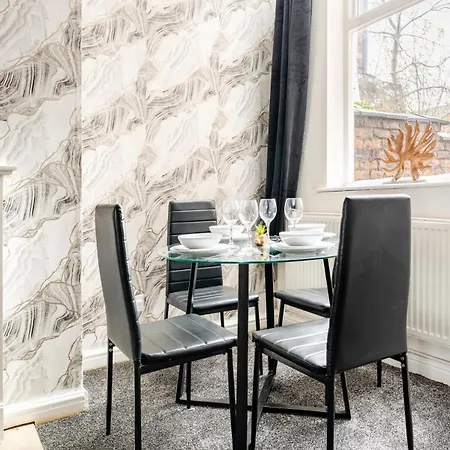 Appartement 2 Min Walk Etihad Stadium & Coop Arena - 3br, Free Parking