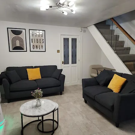 בית נופש Modern 2Bed House Family Contractor Friendly Free Parking Quiet Area *