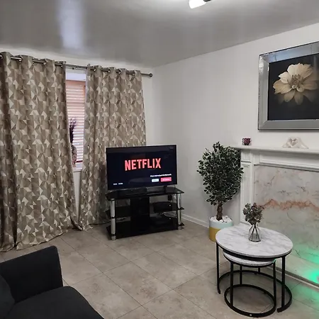 Modern 2Bed House Family Contractor Friendly Free Parking Quiet Area בית נופש מנצ'סטר